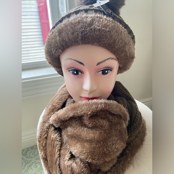 UGG Brown Hat & Infinity Scarf - Picture 2 of 2